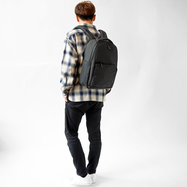 < Incase > Facet 20L Backpack