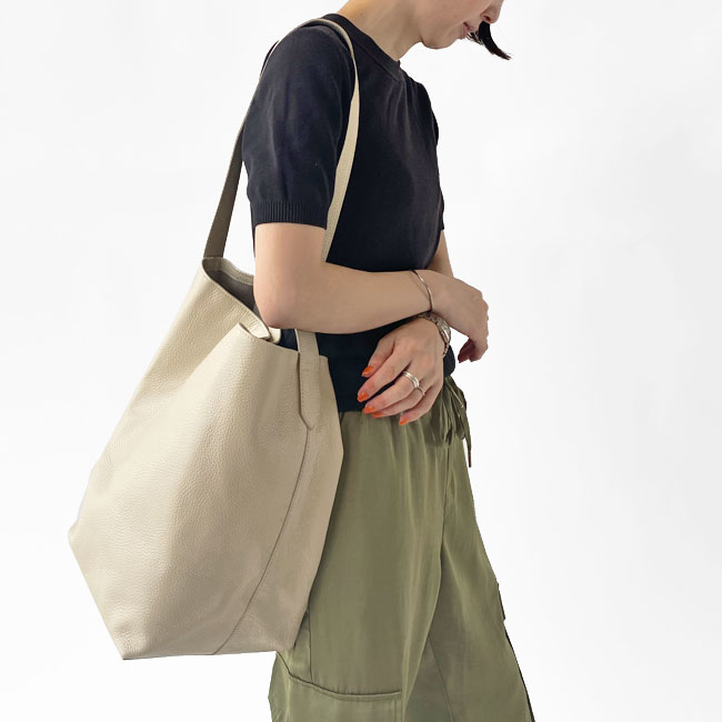 < LA SCAIA > ショルダーバッグ