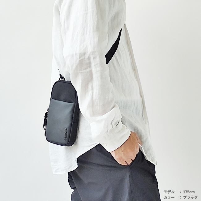 < Incase > A.R.C. Small Crossbody Bag