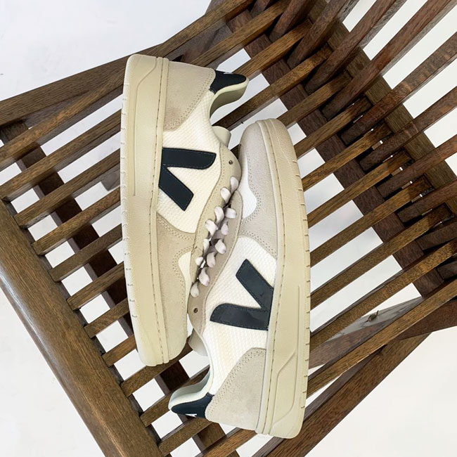 < VEJA > V-10 B-MESH  / スニーカー