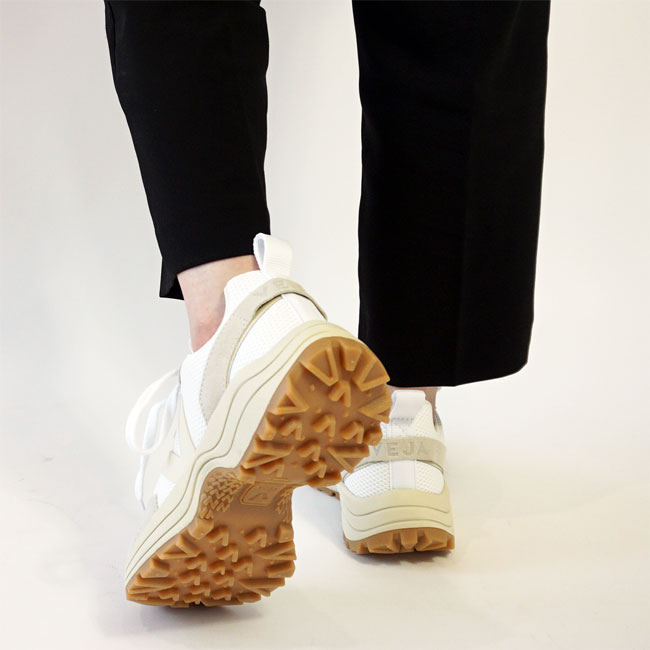 < VEJA> VENTURI / スニーカー