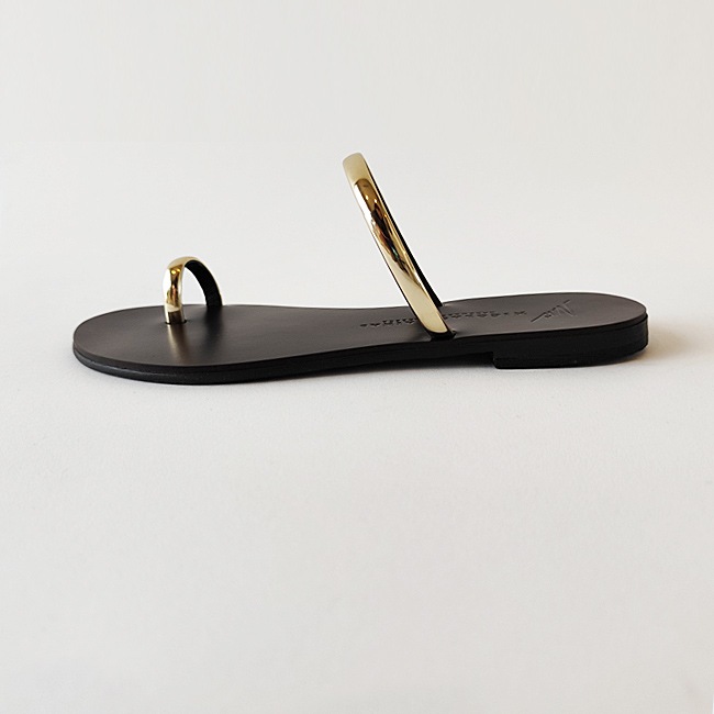 < NICOLAS LAINAS > フラットサンダル