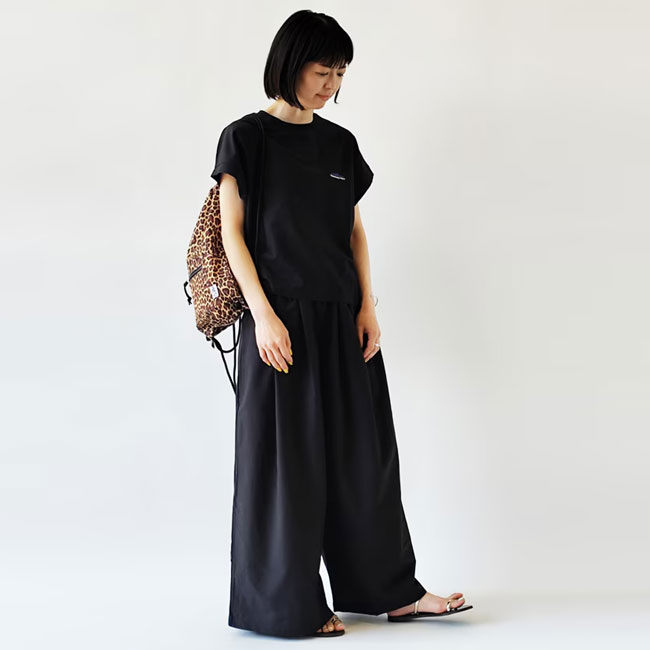 < NICOLAS LAINAS > フラットサンダル