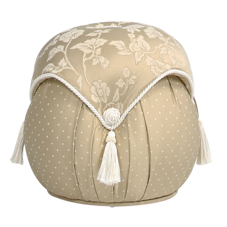 メイン生地はシックなボタニカル柄