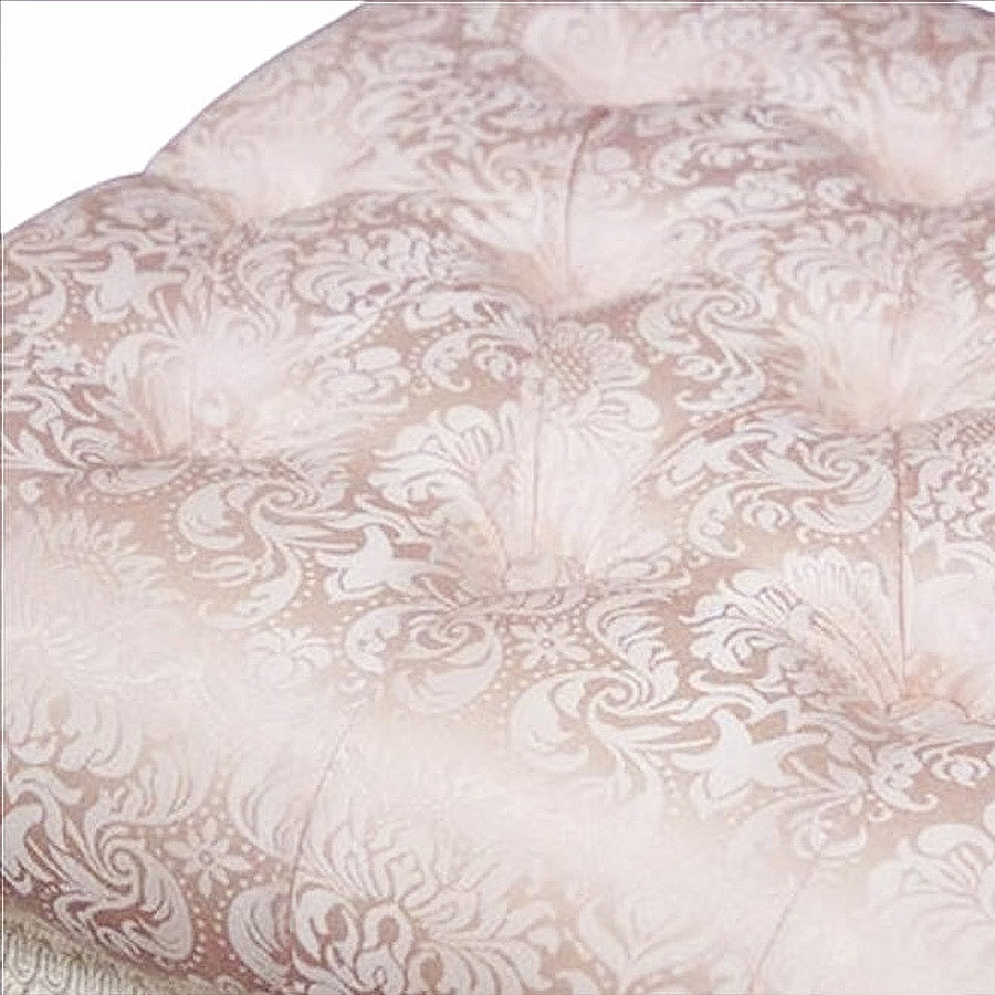 淡いピンクとホワイトのダマスク模様