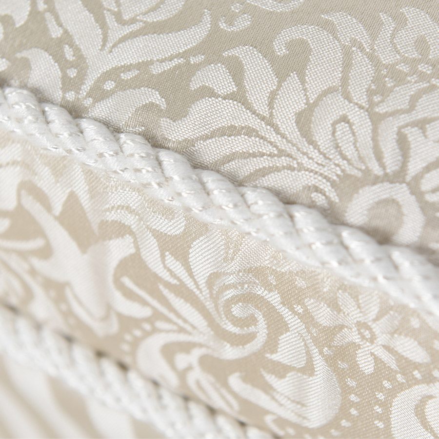 ダマスク模様とストライプのコンビネーションが大人気