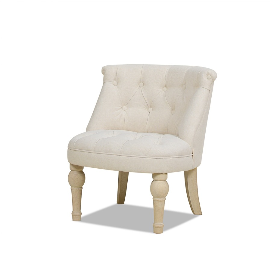 茶系色、白系色どちらの家具にもマッチするベージュ色