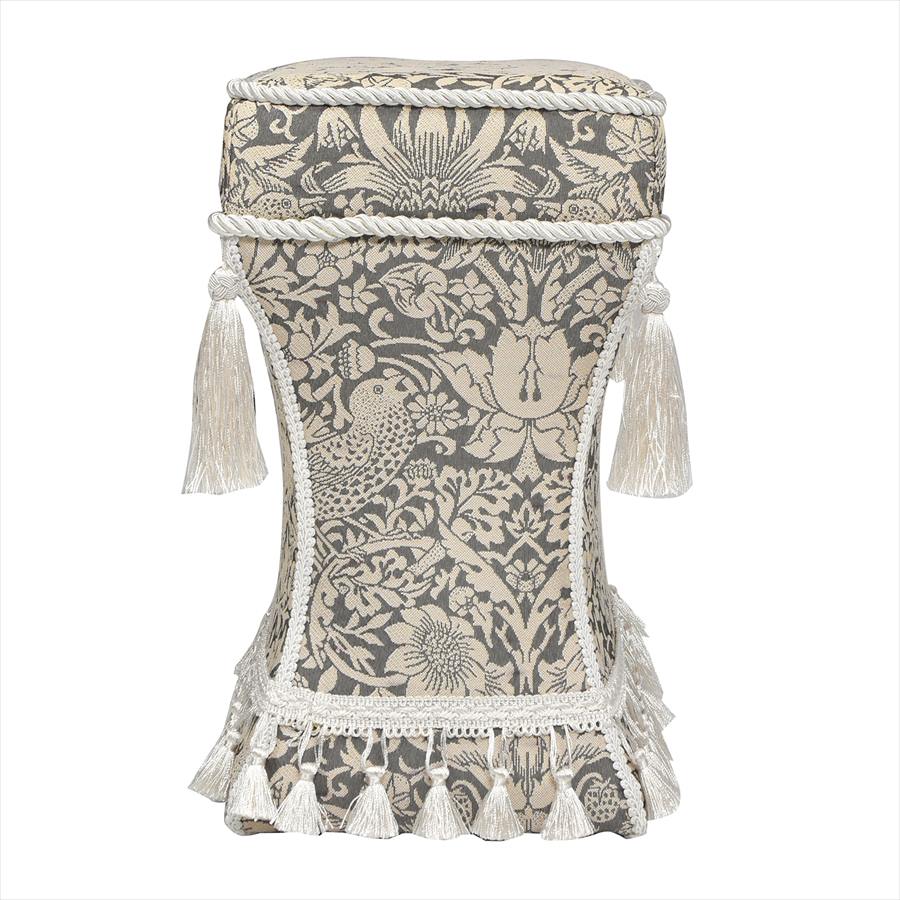 タッセルとのコンビネーションも美しい