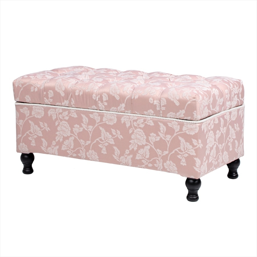 フェミニンでありながらクラシックな上質感が漂います