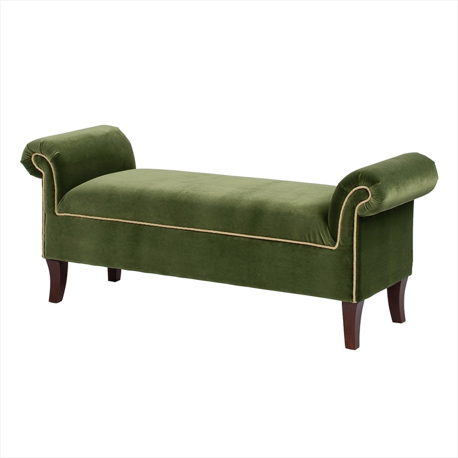 フェミニンでありながらクラシックな上質感が漂います