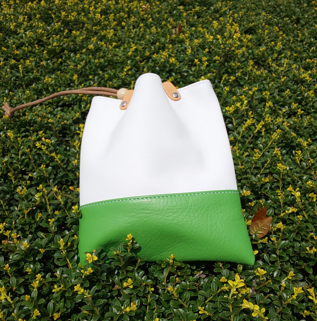 【送料無料】レザーキンチャク(ホワイト×ライトグリーン)【レザークラフトキット(SL-700EX専用)】-JUKI公式オンラインストア