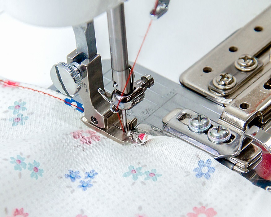 ◇メーカーお取り寄せ◇ 【送料無料】5mm幅三ツ折りヘマー（押え金無し