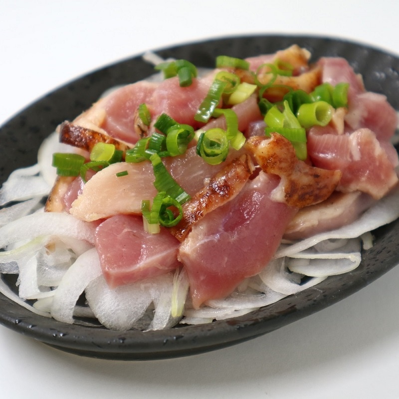 鶏たたき炙り鳥刺しスライス(モモ肉/国産)150g 冷凍｜熟どり市場