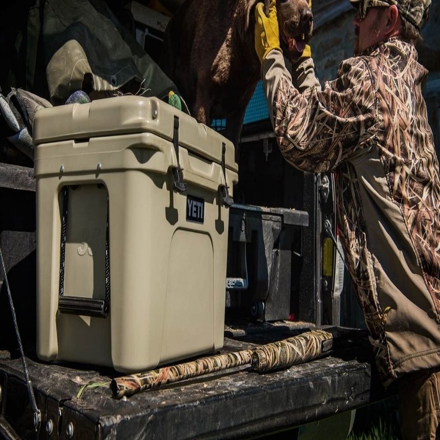 �� YETI�����顼�ܥå��� ��Tundra 35 �����ƥ� �����顼�ܥå��� �����ȥɥ� Desert Tan