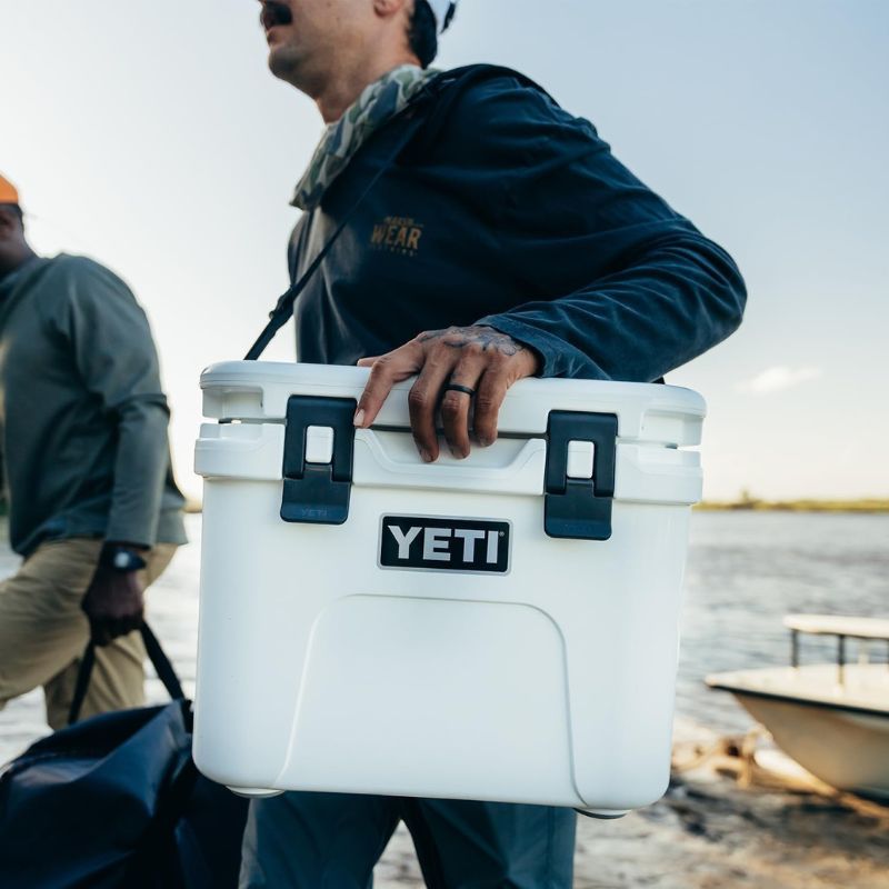 YETI �����ƥ� Roadie 15 �ϡ��ɥ����顼 ��14.2L �����ǥ���15 �����顼�ܥå��� Royal Blue �������֥롼 �����������ȥ�å��դ� ���䥯���顼�ܥå��� ������ ��� �����ȥɥ�