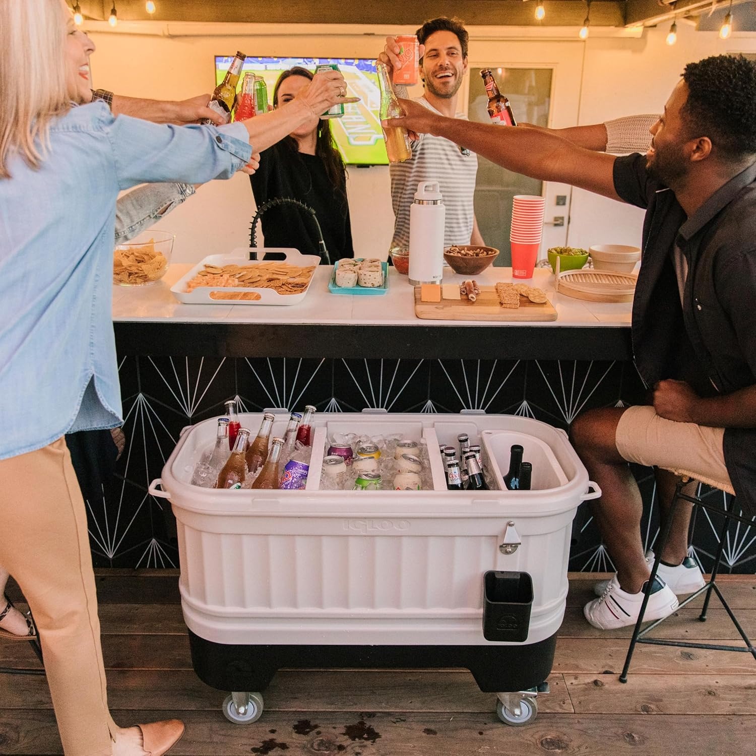 �����롼 �����顼�ܥå��� 125QT ������ ��118L ���㥹�����դ� Party Bar ���� ��̳�� �緿 Igloo Hard Cooler Polar & Party Bar Series