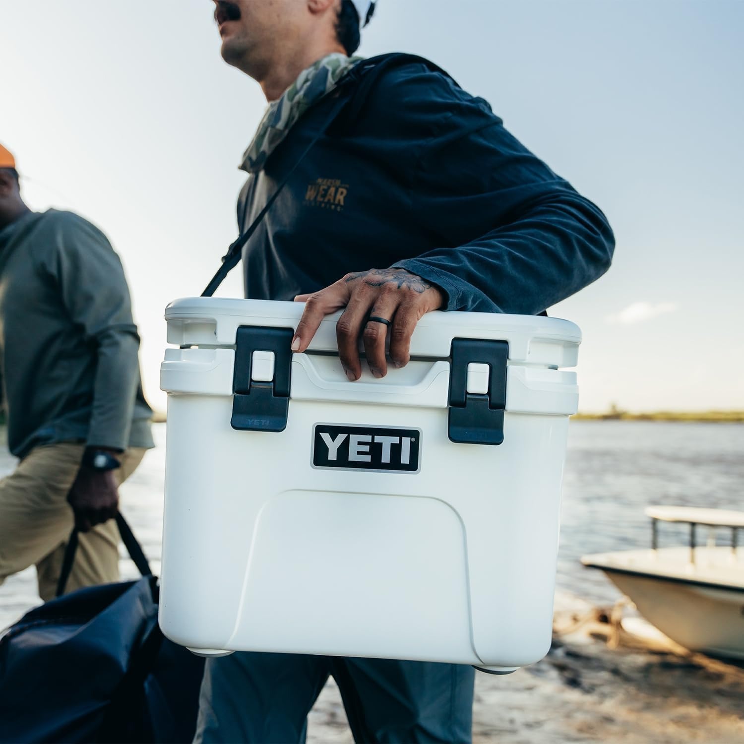 �����ƥ� YETI Roadie 15 �����顼�ܥå��� �����ե����� ���� �ϡ��ɥ����顼 ����ܥå��� �����������ȥ�å��դ� ������ ��� BBQ