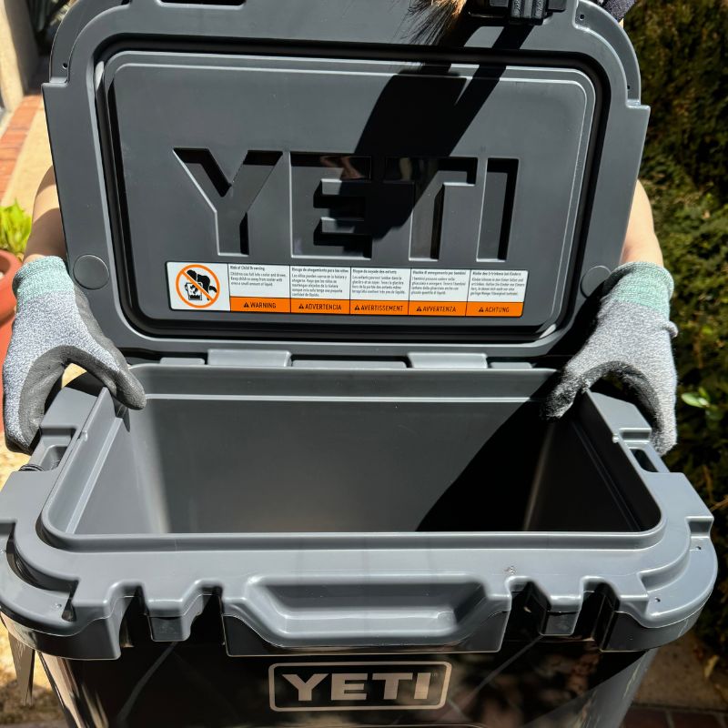 YETI Roadie 15 Hard Cooler �����ƥ� �����ǥ���15 �����顼�ܥå��� ���ȥ�å��� ��CHARCOAL ���㥳���� ��