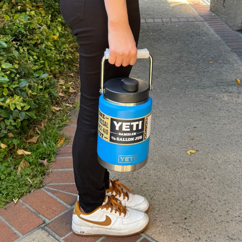 YETI ���� �����ƥ� �ϡ��ե����� ���㥰 ��1.9L Big Wave Blue �ӥå��������֡��֥롼 Rambler Half Gallon Jug