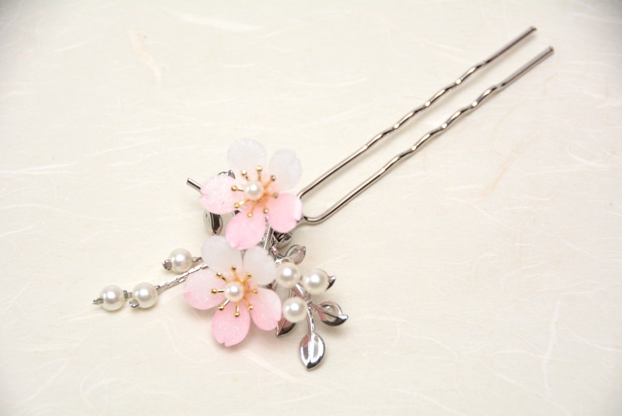 ぷんぽんさま売約済み かんざし〈菊〉ピンクbeige×オフWhite やさい 