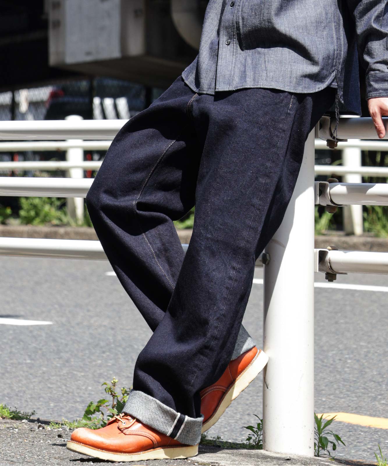 e JEANS イージーンズ 日本製 SELVEDGE STRAIGHT 岡山児島 リペア＆クラッシュ アートワークセルビッチストレートデニムパンツ e805-002 3 Indigo(Limited Color) ボタンフライ ジーンズ 定価198,000円 ボトムス【新古品】【中古】【e JEANS】 デニムパンツ メンズ セルビッチデニム デニム パンツ ジーンズ