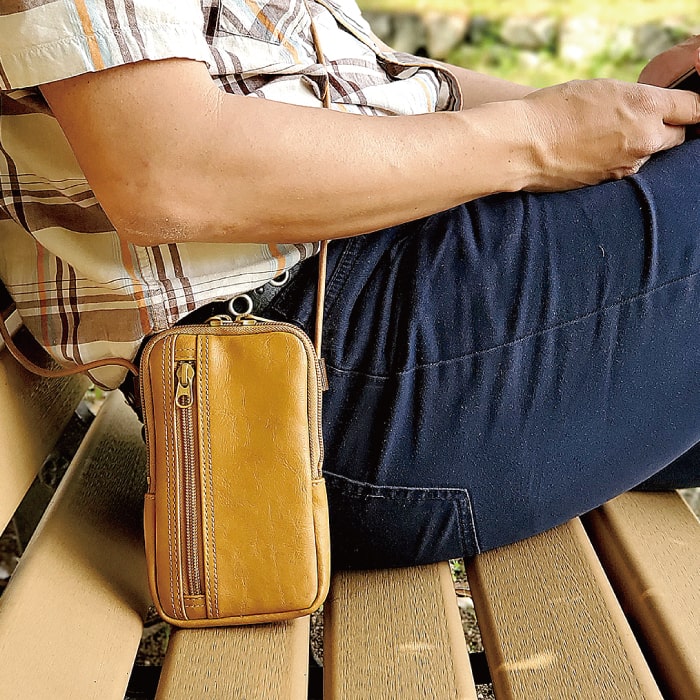 スマホショルダー サコッシュ スマホポーチ 日本製 豊岡製鞄 メンズ 旅行 外出 シンプル 黒 キャメル ANDY HAWARD KBN16450