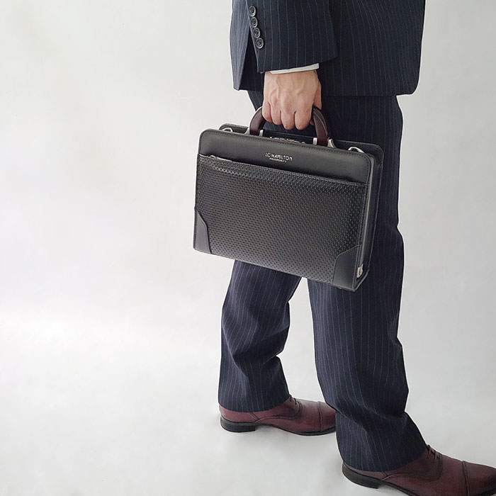 大開きミニダレスバッグ ビジネスバッグ 日本製 豊岡製鞄 メンズ B5 ディンプル加工 天然木手 ワンタッチ錠前 通勤 黒 KBN22317 J.C HAMILTON