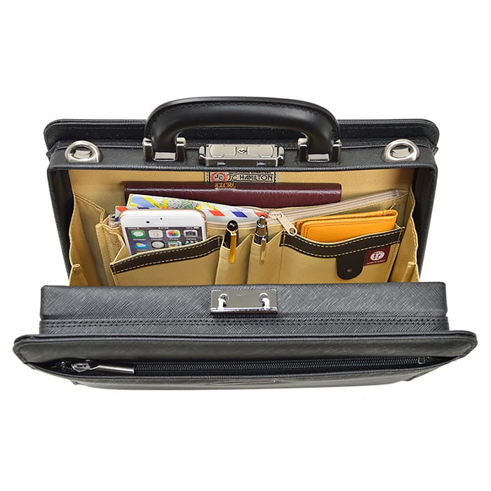 【sold out】大開き ダレスバッグ ビジネスバッグ 日本製 豊岡製鞄 牛革 本革 レザー メンズ B5 角シボ 取っ手 ワンタッチ錠前 通勤 黒 KBN22326 ジェイシーハミルトン J.C HAMILTON