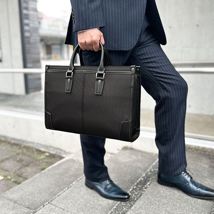 ビジネスバッグ メンズ 2層 大容量 A4ファイル 2WAY 大開き タブレット対応 ショルダーバッグ ブリーフケース 営業カバン 黒 横 横型 KBN26723