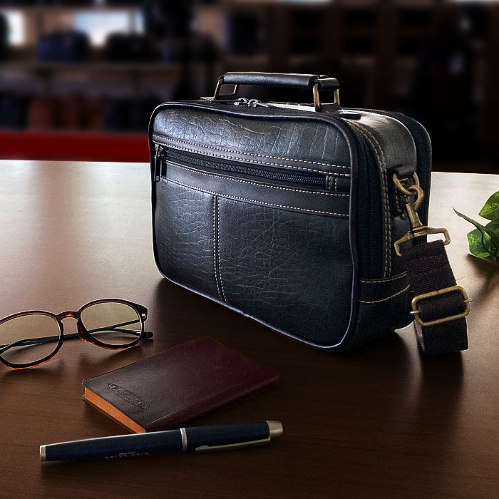 ショルダーバッグ メンズ 手提げバッグ 2way 2層 大開き 持ち手 ハンドル  ワンショルダー 斜め掛け 横型 黒 CRADLE RIVER KBN16469