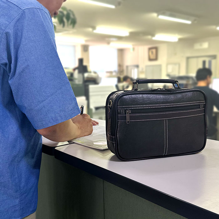 ショルダーバッグ メンズ 手提げバッグ 2way 2層 大開き 持ち手 ハンドル  ワンショルダー 斜め掛け 横型 黒 CRADLE RIVER KBN16469