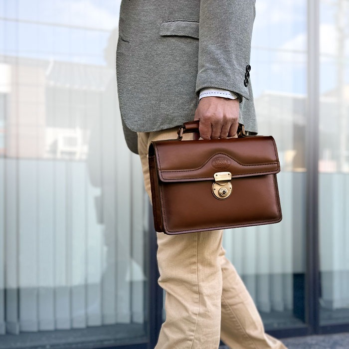 レザーバッグ セカンドバッグ フォーマルバッグ 日本製 豊岡製鞄 牛革 本革 メンズ A5 フォーマル 街持ち 旅行  チョコ SADDLE KBN01007