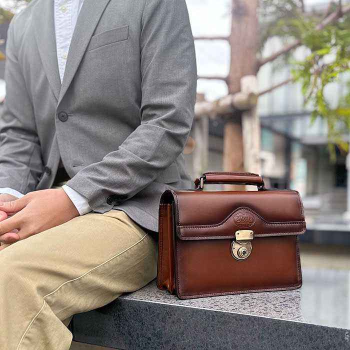 レザーバッグ セカンドバッグ フォーマルバッグ 日本製 豊岡製鞄 牛革 本革 メンズ A5 フォーマル 街持ち 旅行  チョコ SADDLE KBN01007
