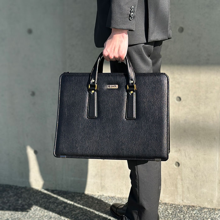 ブリーフケース ビジネスバッグ 仕事鞄 営業鞄 日本製 豊岡製鞄 メンズ B4 仕事鞄 両アオリ片ファスナー 底板 銀行 黒 KBN22026 G-ガスト G-GUSTO