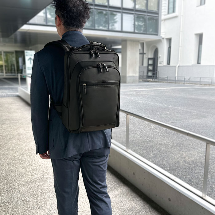 リュック ビジネスリュック ビジネスバッグ メンズ B4 大開き 天ハンドル チェストベルト バックパック 通勤 縦 縦型 黒 GRAFIT KBN42597
