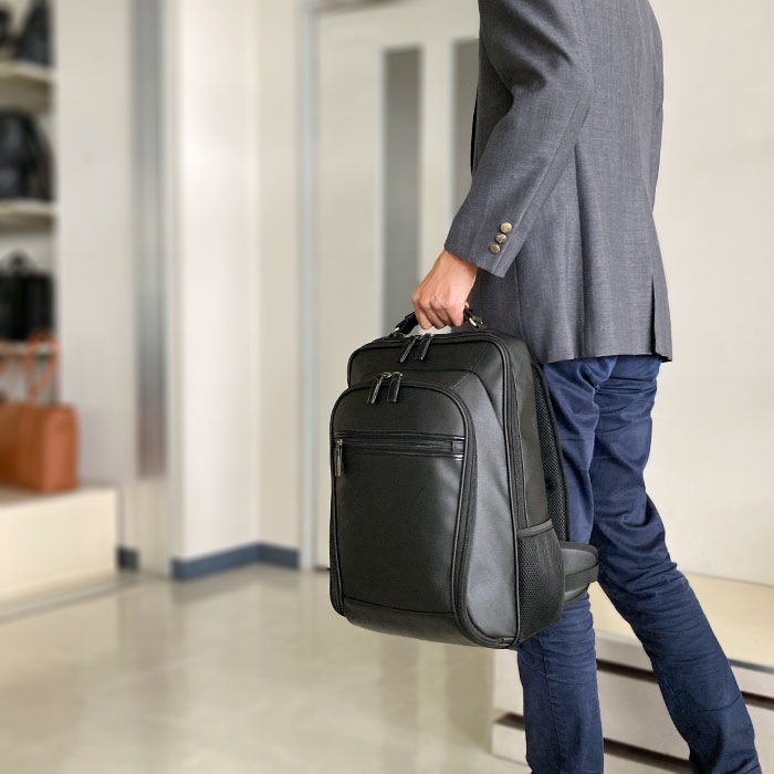 リュック ビジネスリュック ビジネスバッグ メンズ B4 大開き 天ハンドル チェストベルト バックパック 通勤 縦 縦型 黒 GRAFIT KBN42597