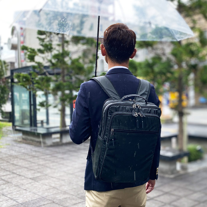 ビジネスリュック ビジネスバッグ リュックサック メンズ B4ファイル 軽量 軽い 撥水 ２層 タブレット対応 縦 縦型 黒 スクエア 通勤 通学 KBN42590