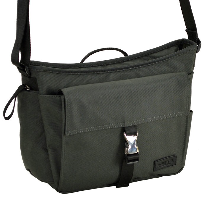 ショルダーバッグ メンズ B5 ナイロン キャリーバー通し ボトルホルダー 旅行 通勤 黒 カーキ HAMILTON KBN33718