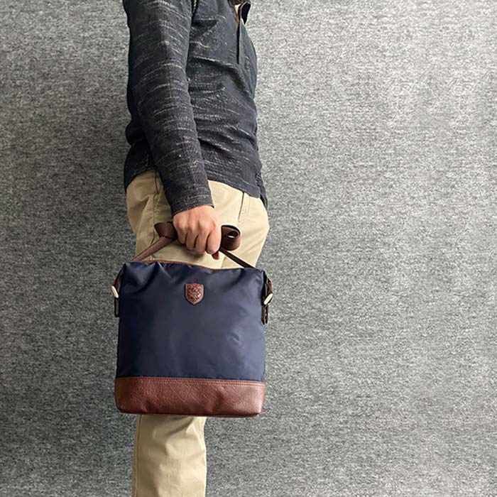 ショルダーバッグ 日本製 豊岡製鞄 メンズ B5 ナイロン 普段使い 街持ち 観光 ショッピング 黒 紺 KBN33757 ブレザークラブ BLAZER CLUB