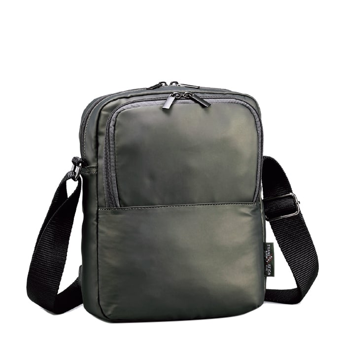 縦型ショルダーバッグ カジュアルバッグ メンズ B5 軽い 斜めがけ ナイロン 街持ち 普段使い 旅行 レジャー 黒 カーキ KBN33755 ブレザークラブ BLAZER CLUB