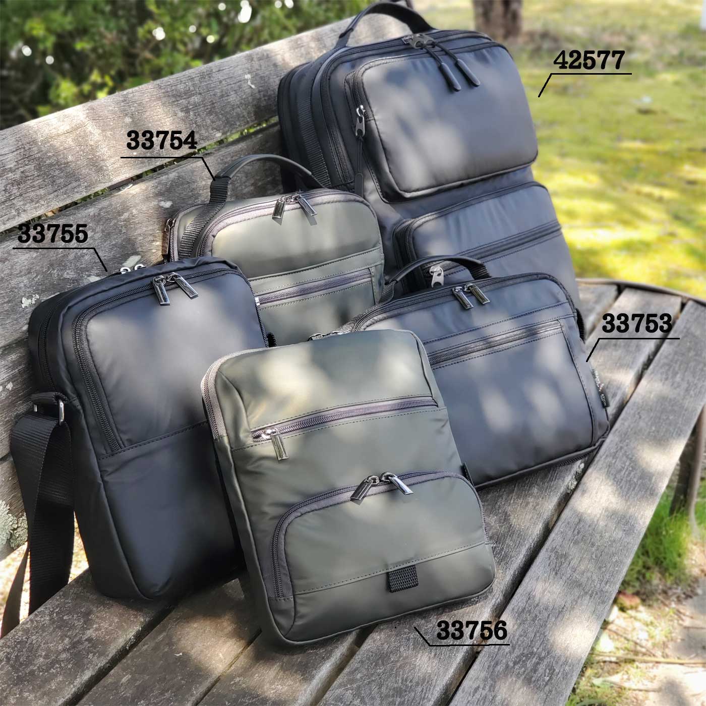 縦型ショルダーバッグ カジュアルバッグ メンズ B5 軽い 斜めがけ ナイロン 街持ち 普段使い 旅行 レジャー 黒 カーキ KBN33755 ブレザークラブ BLAZER CLUB