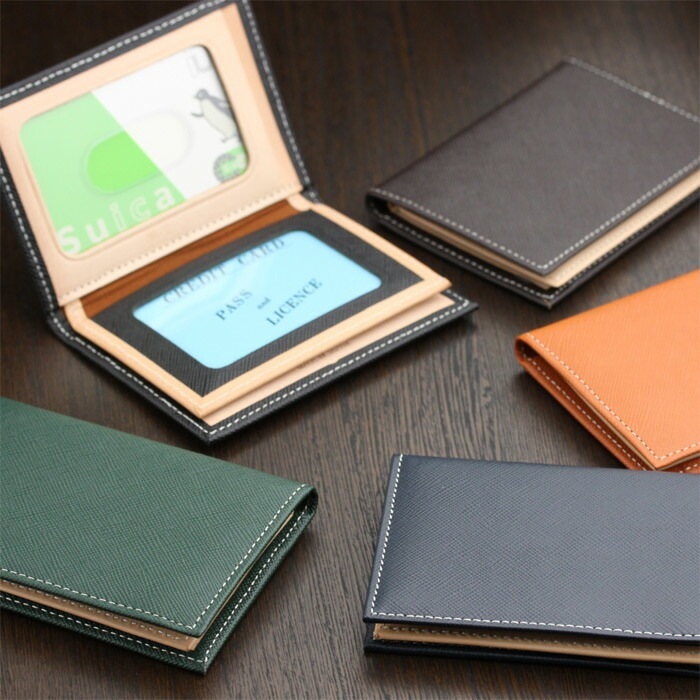 日本製 本革 ベラつき二つ折り パスケース プリズム（角シボ型押し牛革）