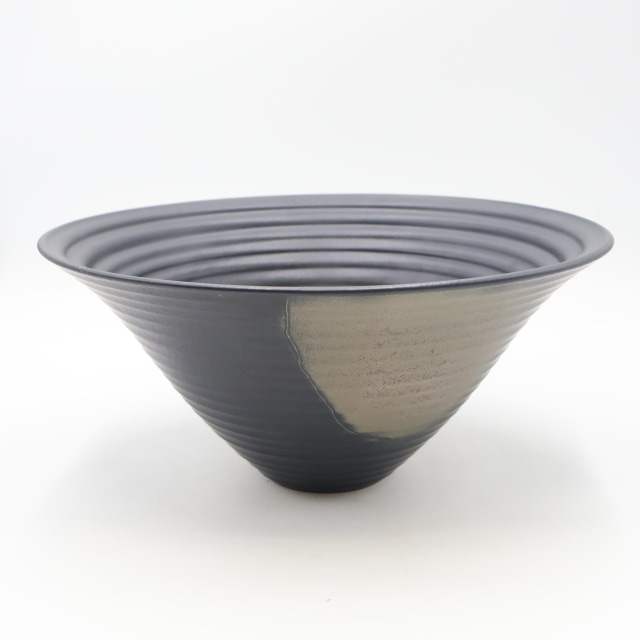 値下げ勝雲造　池坊、唐銅金属　薄葉田、花器　【極上品】花道　共箱 勝雲作 花器 薄端 透彫 鋳銅 高さ25cm 5.4キロ 花生 花入 華道具