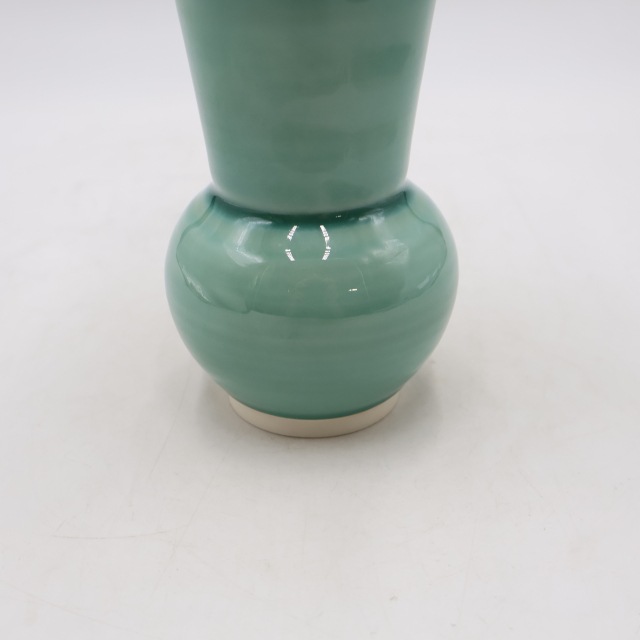 緑色 陶器製 花瓶 フリル口 観芙 緑水 202650 | 新作花器特集 | フラワーショップ花楽