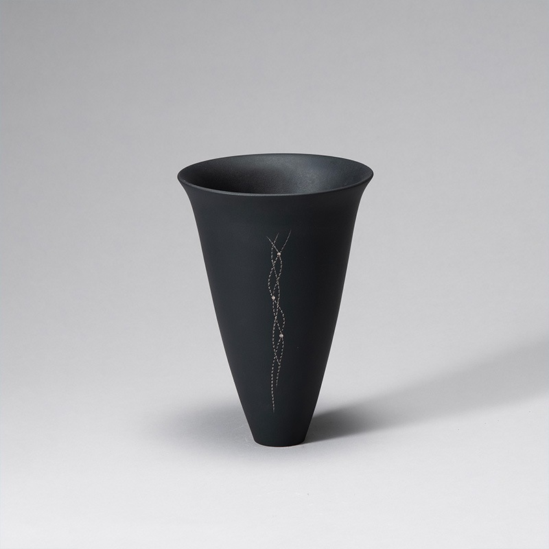 ノ*ズ様 黒い陶器の花瓶 陶製花器 SU-7 山文黒 | 花器・花瓶,陶器 | フラワーショップ花楽