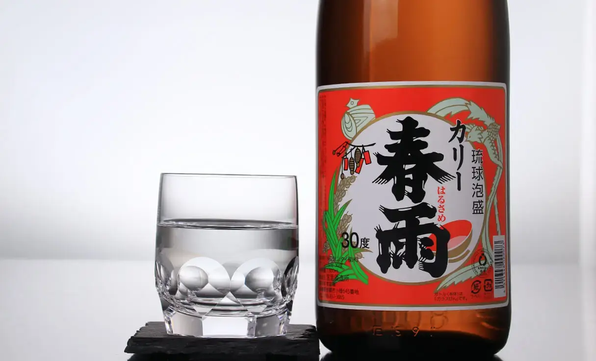 春雨 カリー 30度 1.8L | 宮里酒造所（沖縄県） | -酒やの鍵本