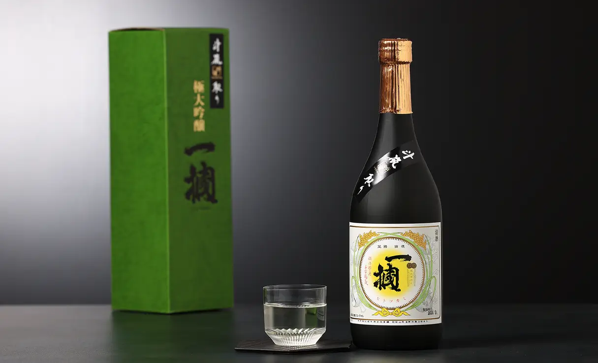 菊御代 大吟醸 一掴 斗瓶取り 720ml | 黒牛｜名手酒造（和歌山県