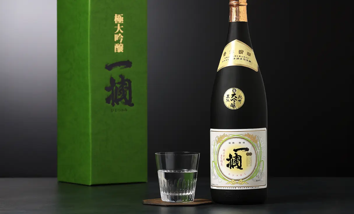 菊御代 大吟醸 一掴 1.8L | 黒牛｜名手酒造（和歌山県） | -酒やの鍵本