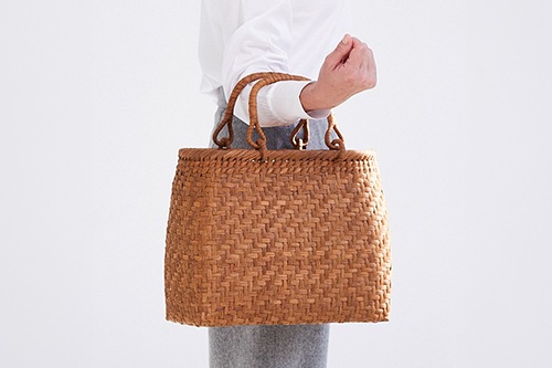 長野産　職人手編み　連続網代編み　山葡萄籠バッグ　リング取手 新入荷 未使用品 長野産 職人手編み サイズM 網代編み 山葡萄籠