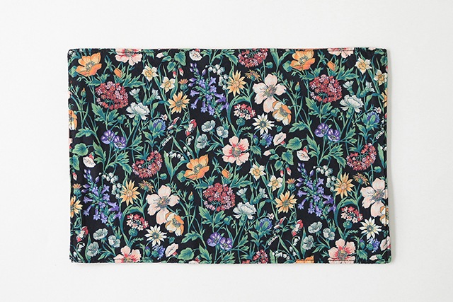 �����Хå��ѥ�С����֥�Τդ�<br>(LIBERTY FABRICS/�쥤�����롦��ɥ�/������)<br>���ַ� �ܥå��� �極�������Ƥ˹礤�ޤ���<br>(��)Ĺ��24����16cm<br>���դ��ѥ���åפȤ����Хå����դ��ޤ���<br>�᡼�����б�